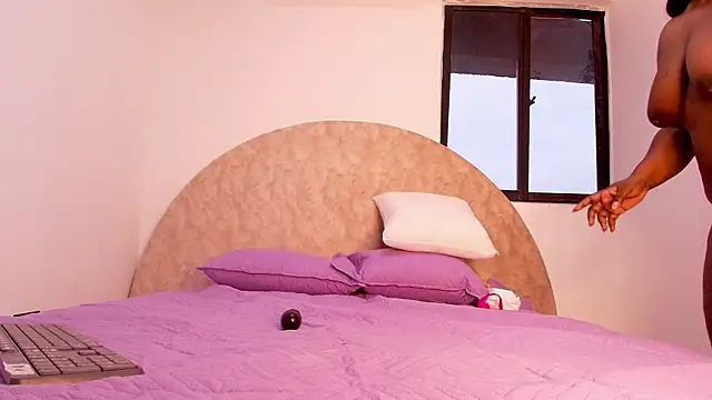 Snapshot of _ebony-queen_ chatting on November 10, 2025, 12:54 pm ebony-queen online show from November 10, 2025, 12:54 pm