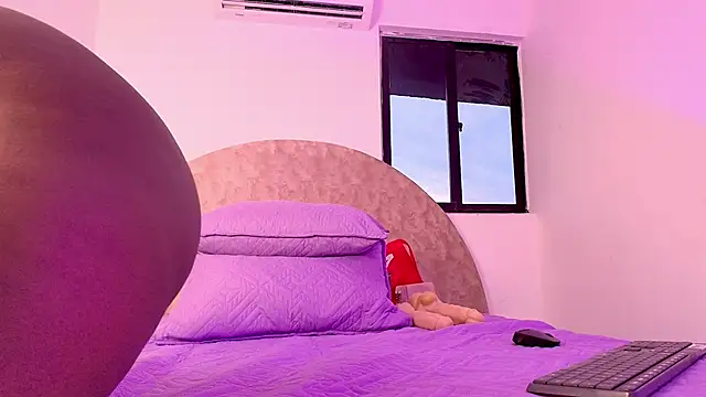 Snapshot of _ebony-queen_ chatting on November 11, 2025, 12:00 pm ebony-queen online show from November 11, 2025, 12:00 pm