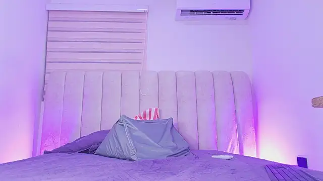  ebony-queen  online show from February 15, 2026, 3:07 am