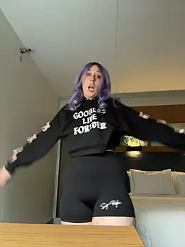 ursluttygf online show from April 10, 2026, 10:06 pm