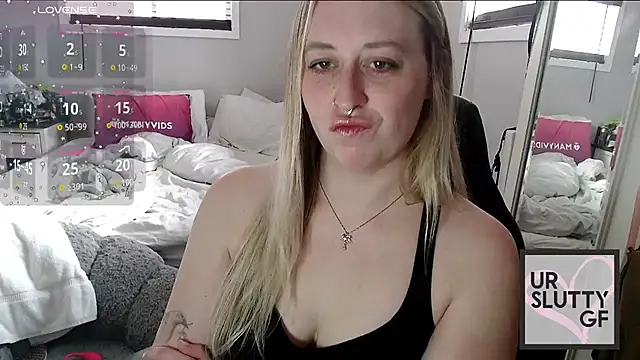 Snapshot of ursluttygf chatting on December 8, 2024, 6:06 pm ursluttygf online show from December 8, 2024, 6:06 pm