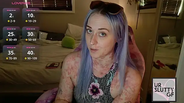 Snapshot of ursluttygf chatting on May 14, 2026, 4:04 pm ursluttygf online show from May 14, 2026, 4:04 pm