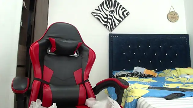 Snapshot of QueenSquirt_ chatting on February 15, 2026, 7:46 pm QueenSquirt online show from February 15, 2026, 7:46 pm