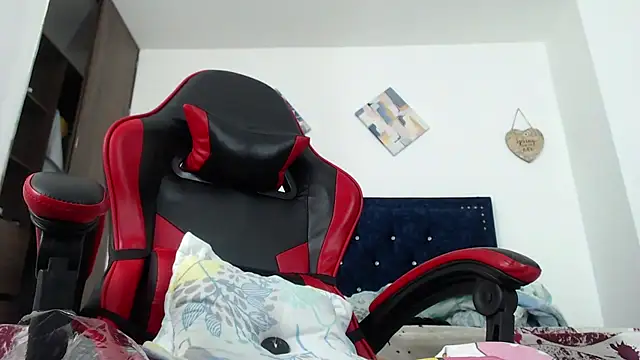 Snapshot of QueenSquirt_ chatting on October 12, 2025, 9:38 pm QueenSquirt online show from October 12, 2025, 9:38 pm