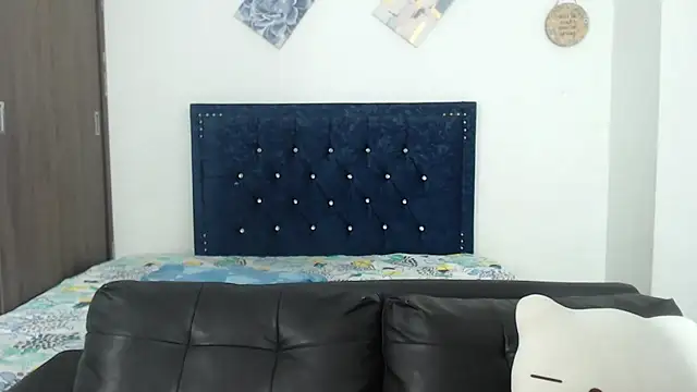 Snapshot of QueenSquirt_ chatting on March 18, 2025, 8:05 pm QueenSquirt online show from March 18, 2025, 8:05 pm