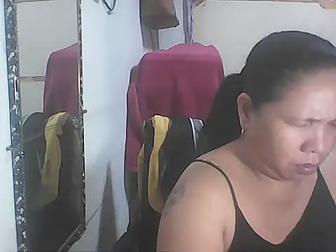 Snapshot of hotwet_mama4uxx chatting on February 3, 2026, 11:26 am hotwet mama4uxx online show from February 3, 2026, 11:26 am