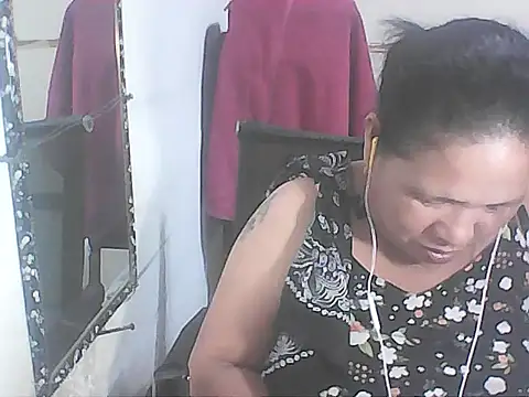 Snapshot of hotwet_mama4uxx chatting on February 2, 2026, 4:44 am hotwet mama4uxx online show from February 2, 2026, 4:44 am