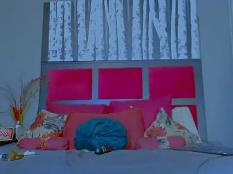 Snapshot of MissParis26 chatting on October 12, 2025, 9:16 pm MissParis26 online show from October 12, 2025, 9:16 pm