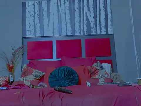 Snapshot of MissParis26 chatting on October 16, 2025, 9:56 pm MissParis26 online show from October 16, 2025, 9:56 pm