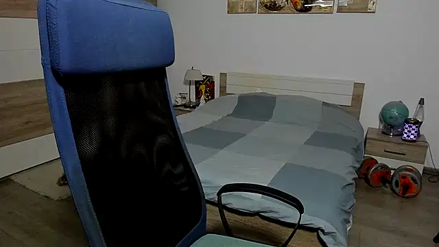 RobbyShawz online show from June 12, 2026, 4:54 am