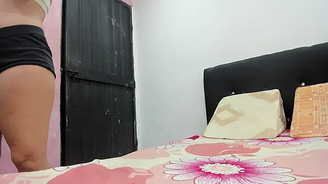 Snapshot of Andrewandzoe chatting on November 25, 2025, 2:12 am Andrewandzoe online show from November 25, 2025, 2:12 am