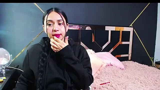 Snapshot of Lorena__ chatting on February 19, 2025, 12:03 am Lorena online show from February 19, 2025, 12:03 am