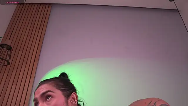 mia-reeves online show from May 18, 2026, 6:34 pm