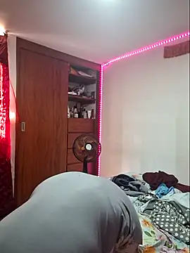 Natashariley1 online show from February 28, 2025, 7:56 pm