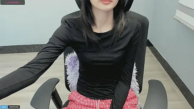 Snapshot of Ayase_momo chatting on March 21, 2025, 10:50 pm Ayase momo online show from March 21, 2025, 10:50 pm