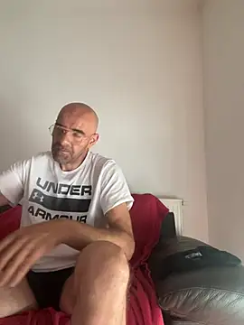 slim1976006 online show from June 11, 2026, 5:43 pm