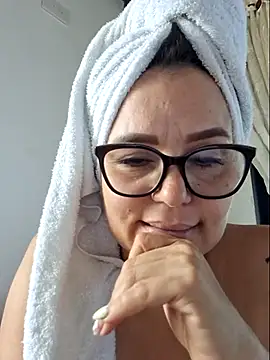 MariaPau 83 online show from May 26, 2026, 5:44 pm