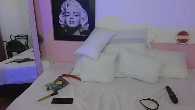 Sweetcristin online show from April 29, 2026, 12:59 am