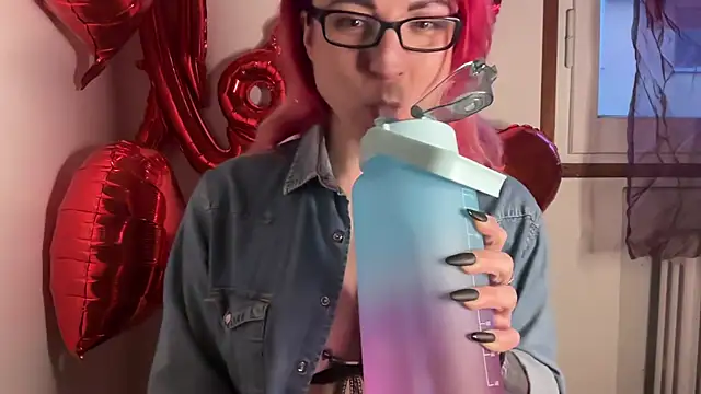 Snapshot of Nikky_Divine chatting on February 27, 2025, 5:05 pm Nikky Divine online show from February 27, 2025, 5:05 pm