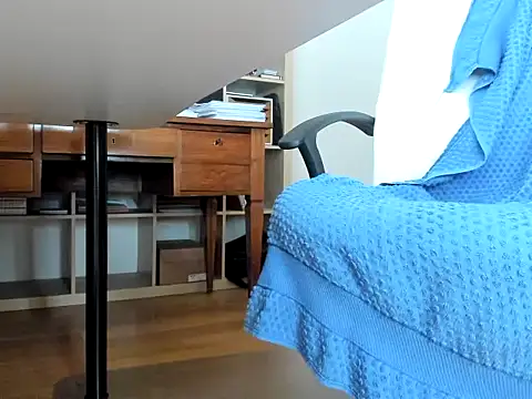 leccaleccafiga online show from November 10, 2025, 4:12 pm