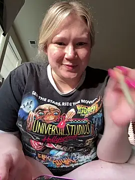 PiggyRose online show from April 15, 2026, 10:32 pm