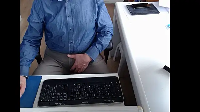 dutchpornking online show from March 25, 2026, 7:19 am