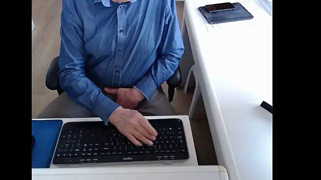 dutchpornking online show from March 29, 2026, 7:10 am