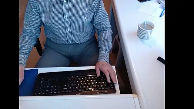 dutchpornking online show from May 22, 2026, 7:06 am