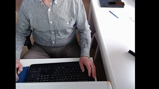 dutchpornking online show from May 6, 2026, 6:17 am
