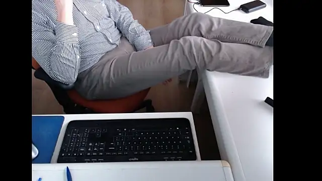 dutchpornking online show from May 6, 2026, 6:23 pm
