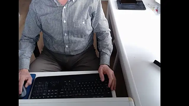 dutchpornking online show from May 11, 2026, 6:26 am