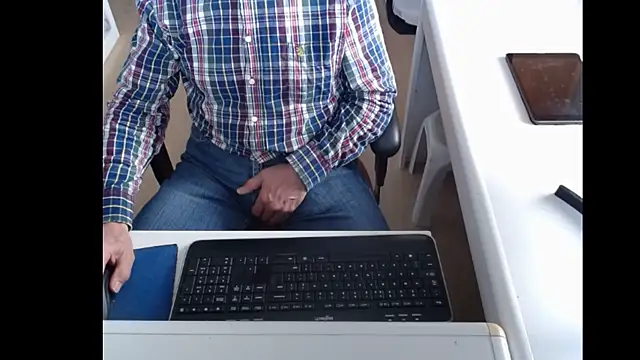 dutchpornking online show from March 12, 2025, 11:54 am