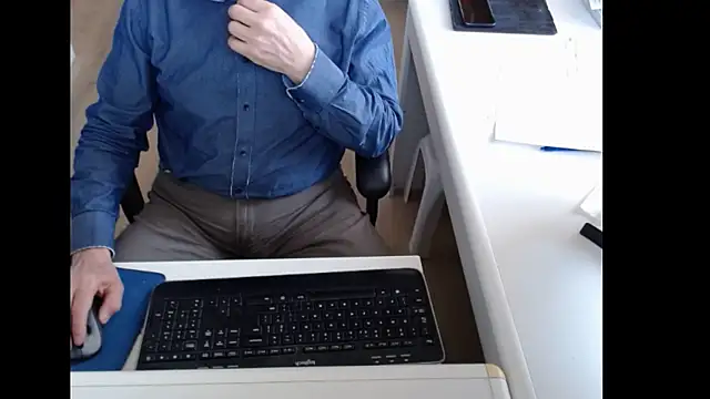 dutchpornking online show from April 26, 2026, 7:27 am