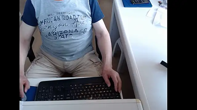 dutchpornking online show from May 24, 2026, 6:35 am