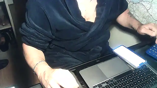 Snapshot of DUDURA@xh chatting on November 3, 2025, 7:39 pm DUDURAxh online show from November 3, 2025, 7:39 pm