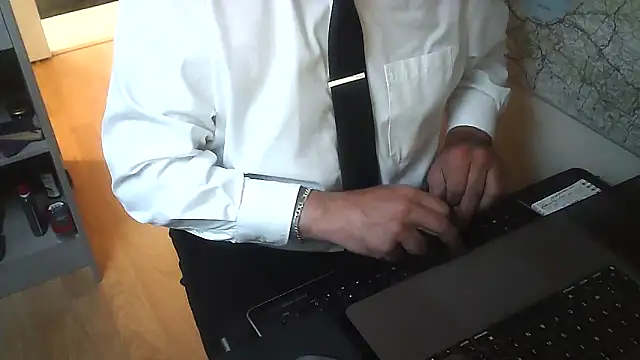 Snapshot of DUDURA@xh chatting on December 4, 2024, 1:14 pm DUDURAxh online show from December 4, 2024, 1:14 pm