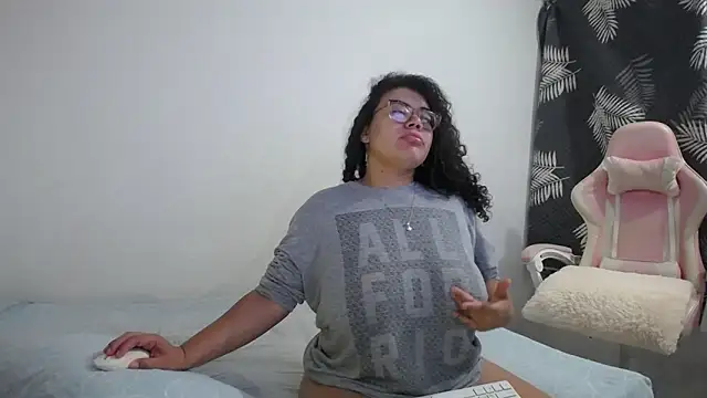 mabigomez00 online show from October 17, 2025, 12:36 am