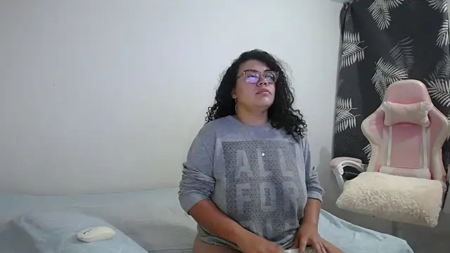 mabigomez00 online show from October 18, 2025, 9:22 am