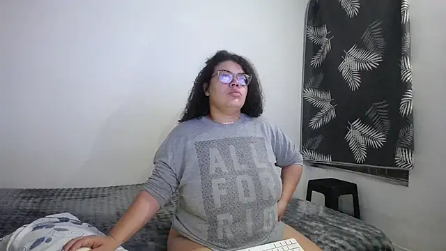 mabigomez00 online show from June 20, 2026, 9:14 am