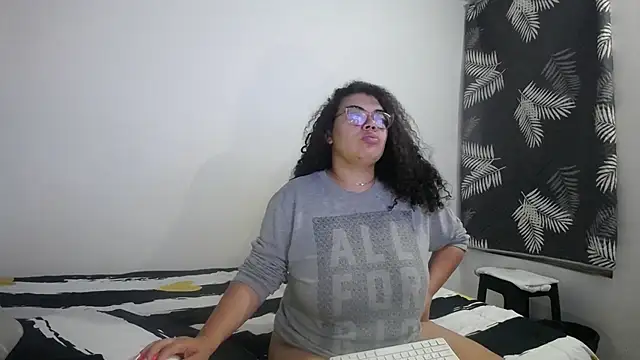 mabigomez00 online show from April 2, 2026, 7:04 am