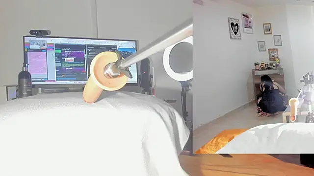 sofi velez online show from November 14, 2025, 6:33 pm