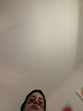 Prettylilgirll online show from April 23, 2026, 11:27 am