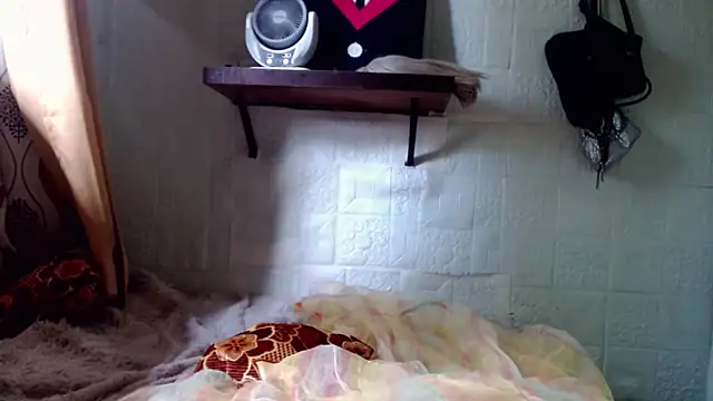 alondra marie23 online show from October 21, 2025, 5:29 am