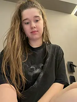 HornyGirlH online show from June 21, 2026, 4:07 am