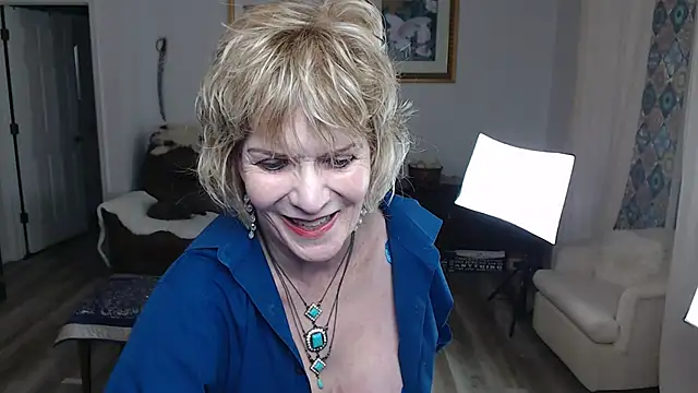 Snapshot of SindeeDix chatting on December 14, 2024, 4:30 pm SindeeDix online show from December 14, 2024, 4:30 pm