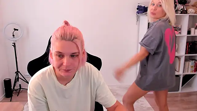 hotblonds online show from October 2, 2025, 10:40 am