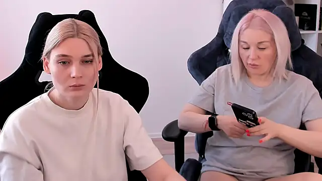 hotblonds online show from March 15, 2025, 10:03 am