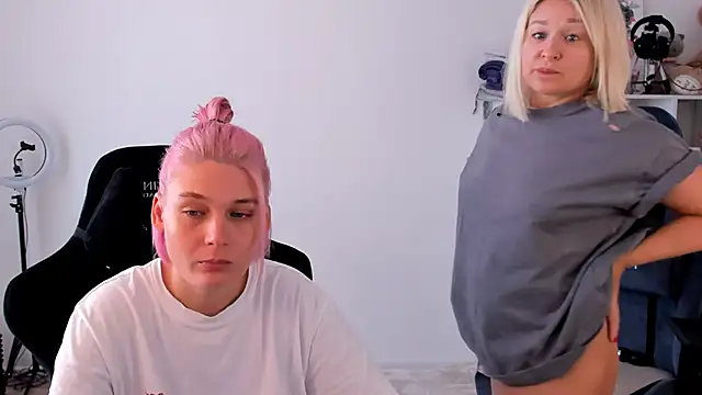 hotblonds online show from September 25, 2025, 10:32 am