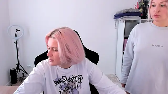 hotblonds online show from October 18, 2025, 10:17 am