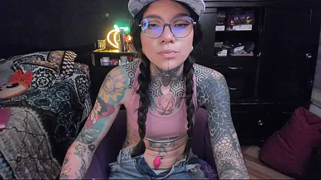 Snapshot of Lilmarieee chatting on February 5, 2025, 12:20 am Lilmarieee online show from February 5, 2025, 12:20 am